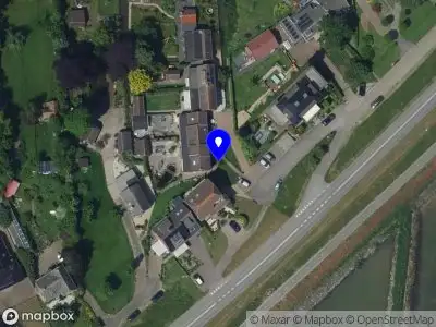 Ambulance met grote spoed naar de Rivierdijk in Hardinxveld-Giessendam