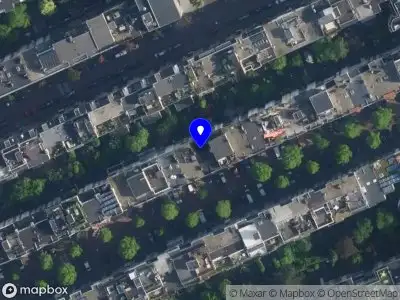 Ambulance met gepaste spoed naar de Dufaystraat in Amsterdam