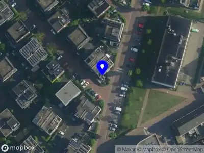 Ambulance met grote spoed naar de Goudbalpad in Amsterdam