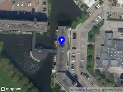 Ambulance met grote spoed naar de Tijm in Krimpen aan den IJssel