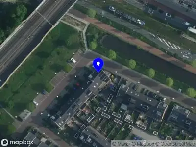 Ambulance met grote spoed naar de Blaakkreek in Diemen