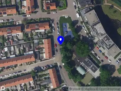 Ambulance met grote spoed naar de Lindelaan in Alblasserdam