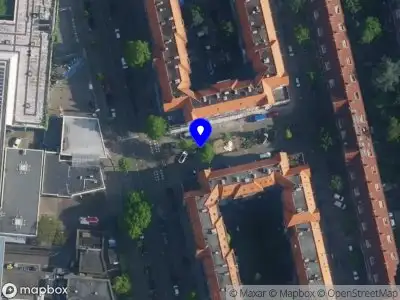 Brandweer met gepaste spoed naar de Pastelstraat in Amsterdam vanwege afhijsen patient