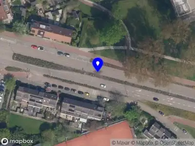 Brandweer en politie met gepaste spoed naar de Kleiweg in Rotterdam