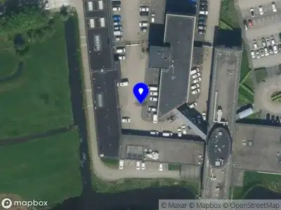 Ambulance met grote spoed naar de Guishof in Zaandijk