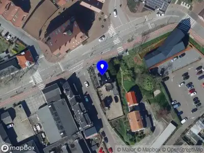 Ambulance met grote spoed naar de Vredehofplein in Spijkenisse