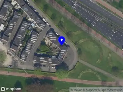 Ambulance met grote spoed naar de Baardsestraat in Rotterdam