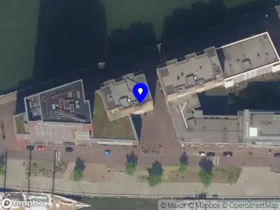 Ambulance met grote spoed naar de Loods Holland in Rotterdam