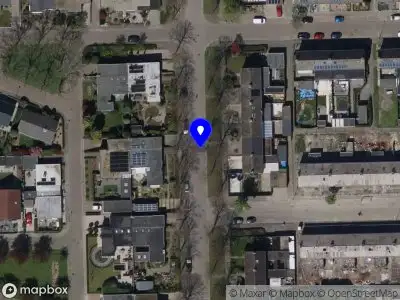 Brandweer met grote spoed naar de Martinus van de Mortelstraat in Halsteren vanwege voertuigbrand