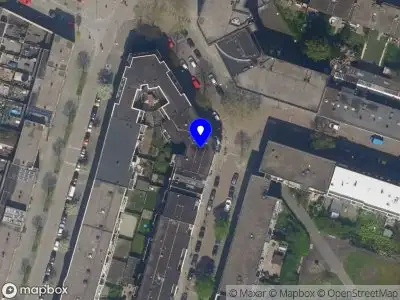 Ambulance met grote spoed naar de Snoekstraat in Rotterdam