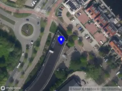 Ambulance met grote spoed naar de Mies Ruthplaats in Leiden