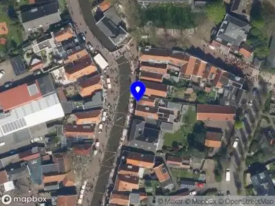 Ambulance met gepaste spoed naar de Burgemeester van der Lelijkade in Maasland