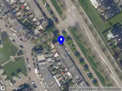 Ambulance met grote spoed naar de Oranjetiphof in Schiedam