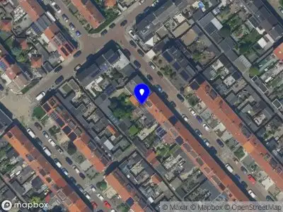 Ambulance en brandweer met grote spoed naar de Dekkerstraat in Beverwijk vanwege gebouwbrand