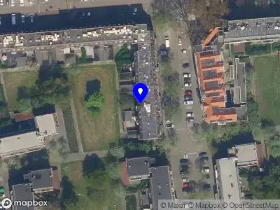 Ambulance met grote spoed naar de Hugo de Grootstraat in Rotterdam