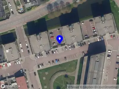 Ambulance met grote spoed naar de Van Naeldwijcklaan in Capelle aan den IJssel