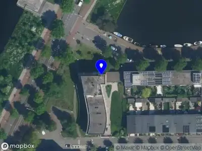 Brandweer met grote spoed naar de Louvrelaan in Amsterdam