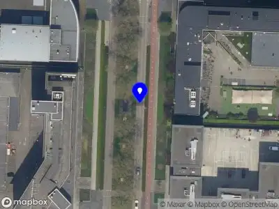 Ambulance met grote spoed naar de Rivium Boulevard in Capelle aan den IJssel