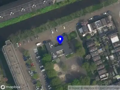 Ambulance met grote spoed naar de Dirk Costerplein in Delft