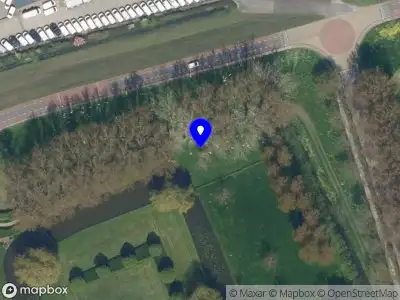 Ambulance met gepaste spoed naar de Lekdijk in Langerak