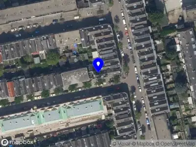 Ambulance met gepaste spoed naar de 2e Carnissestraat in Rotterdam