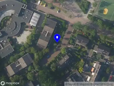 Brandweer met grote spoed naar de Zeisweg in Huizen vanwege gebouwbrand