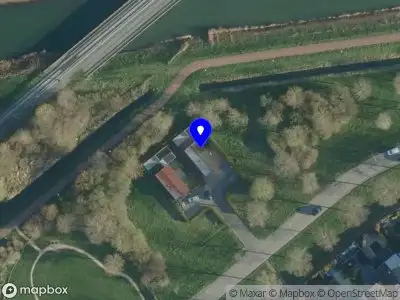 Politie naar de Dr. J.M. den Uyllaan in Tiel vanwege aanrijding met letsel