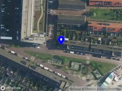 Brandweer met gepaste spoed naar de Paradijsappelstraat in Amsterdam