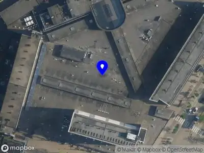 Ambulance met grote spoed naar de Diemerplein in Diemen