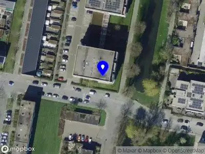 Ambulance met grote spoed naar de Burghsluissingel in Rotterdam