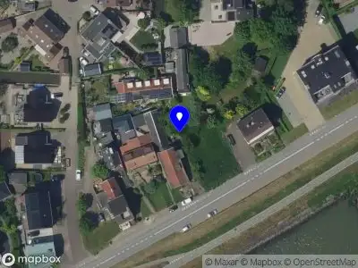 Ambulance met grote spoed naar de Rivierdijk in Hardinxveld-Giessendam