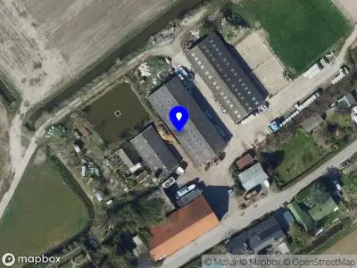 Ambulance met grote spoed naar de Molendijk in Oudenhoorn