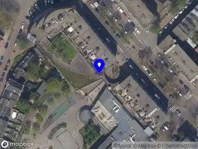 Ambulance met grote spoed naar de Doklaan in Rotterdam