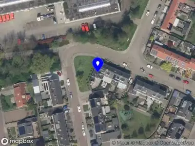 Ambulance met grote spoed naar de Rivierenlaan in Rozenburg