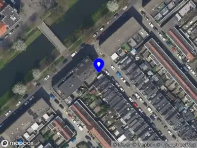 Ambulance met grote spoed naar de Zwijndrechtsestraat in Rotterdam