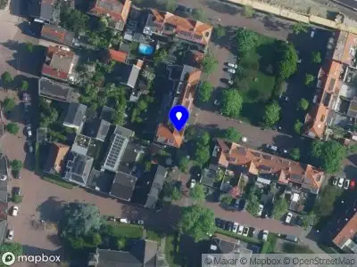 Ambulance met grote spoed naar de Smedemanplein in Amstelveen