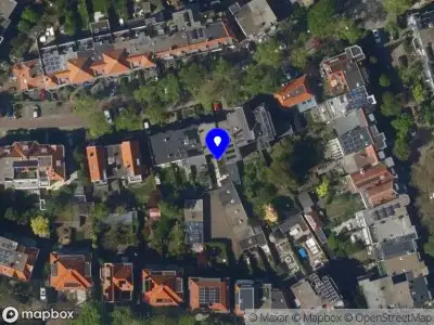 Ambulance met grote spoed naar de Nassaukade in Rijswijk