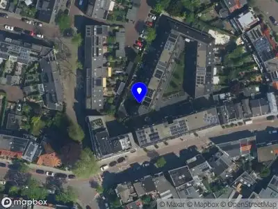 Ambulance met grote spoed naar de Prinses Amaliaplaats in Haarlem