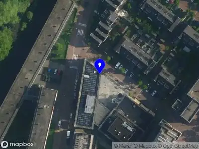 Ambulance met grote spoed naar de N. Lansdorpstraat in Amsterdam