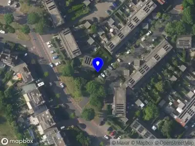 Politie naar de Banjaard in Huizen vanwege aanrijding met letsel