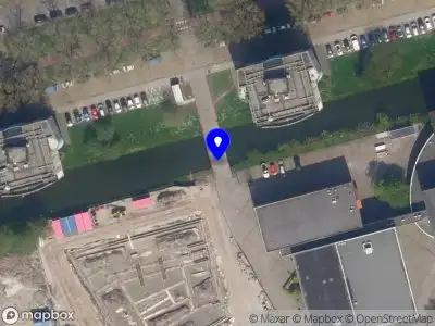 Ambulance met grote spoed naar de Prinsenlaan in Rotterdam