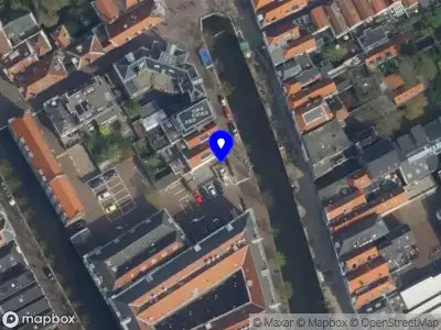 Brandweer met gepaste spoed naar de Korte Geer in Delft vanwege een liftopsluiting