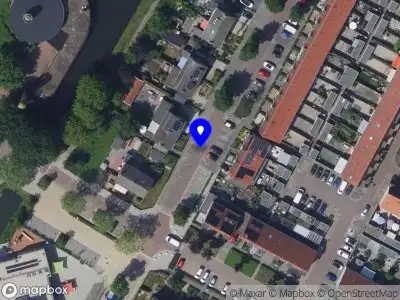 Ambulance met grote spoed naar de Prins Bernhardstraat in Alblasserdam