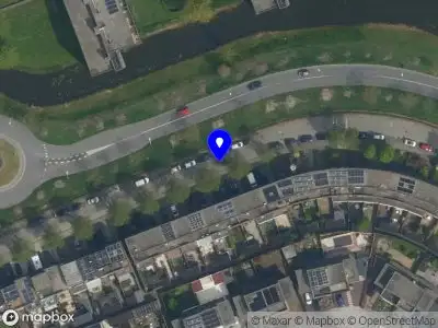 Brandweer met gepaste spoed naar de Kerkmeesterstraat in Delfgauw vanwege een buitenbrand