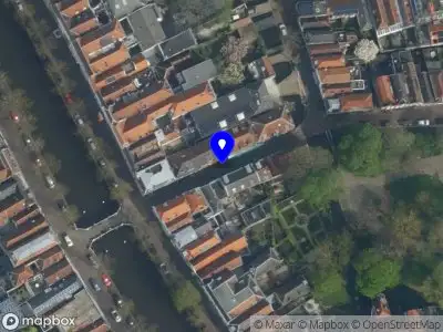 Ambulance met grote spoed naar de Minderbroederssteeg in Gouda