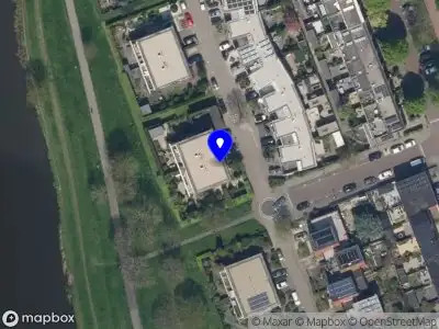 Ambulance met grote spoed naar de Aletta Jacobskade in Vlaardingen