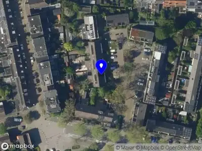 Brandweer met gepaste spoed naar de Notebomenhof in Utrecht