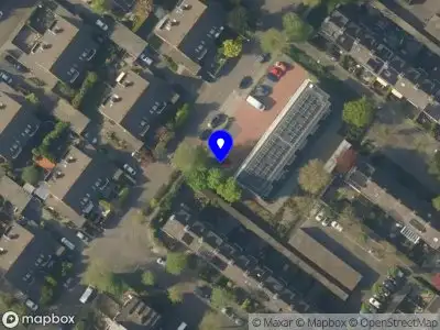 Ambulance met grote spoed naar de Van Zuylen van Nijeveltstraat in Wassenaar