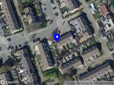 Ambulance met grote spoed naar de Bruins Slotstraat in Hoogvliet Rotterdam