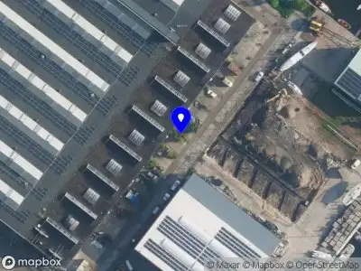 Brandweer met gepaste spoed naar de Scheepsbouwkade in Amsterdam vanwege stankoverlast